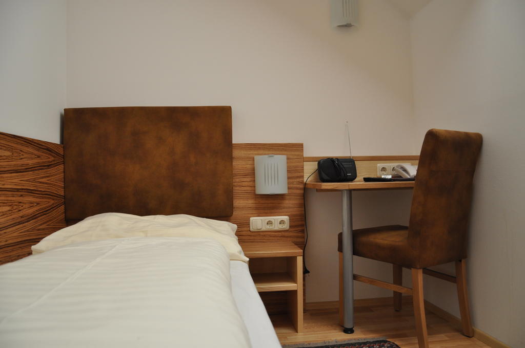 Hotel Almtalerhof Traun Quarto foto
