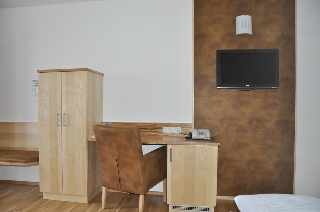 Hotel Almtalerhof Traun Quarto foto