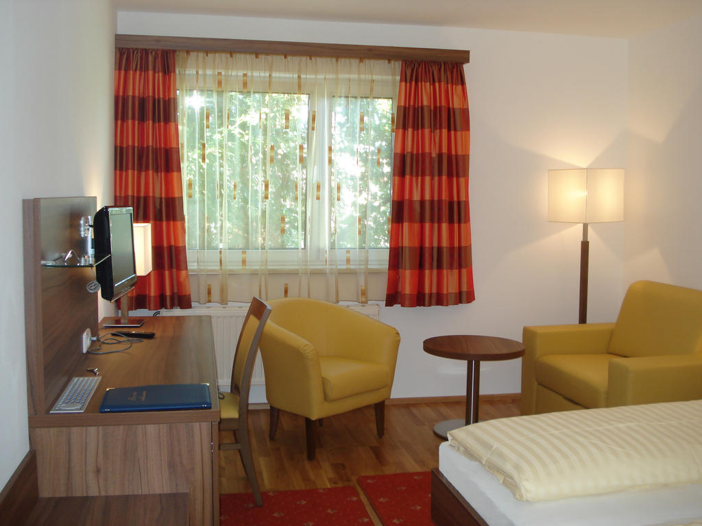 Hotel Almtalerhof Traun Quarto foto